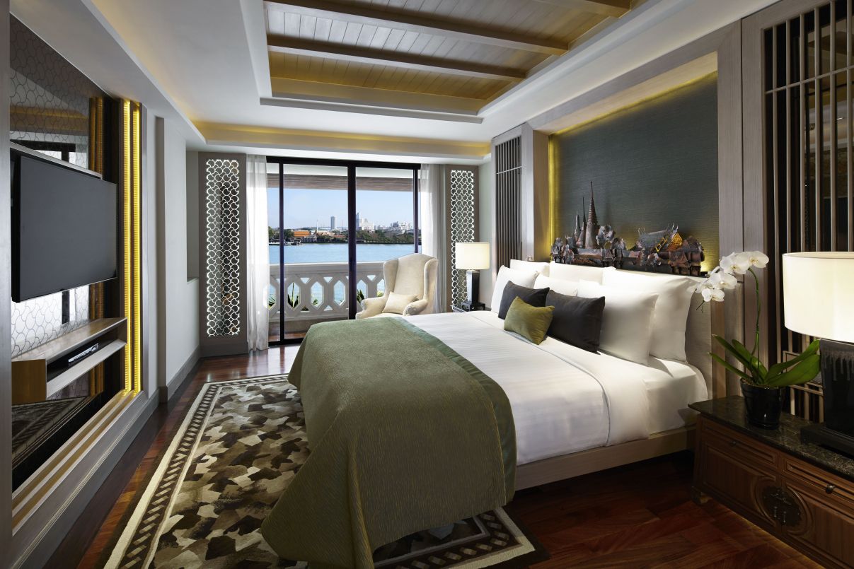 36 Anantara Riverside Bangkok_Two Bedroom River View Chao Phraya Suite Master Bedroom.jpg